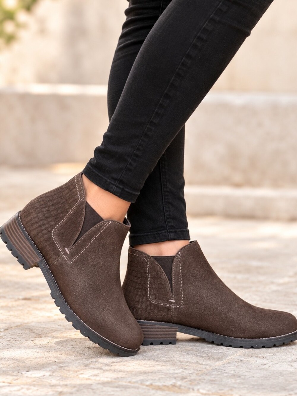 Clarks Clarkwell Demi Western Boho Minimalist Chelsea Lug Sole Comfort Bootie 8M